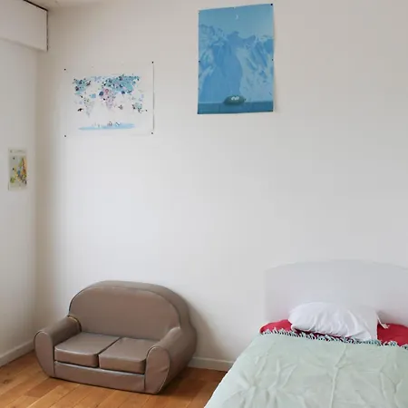 Large Family With Balcony And Parking * Parijs