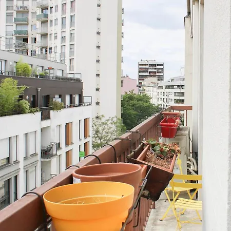 Large Family With Balcony And Parking